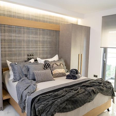 The Lop Athens Holidays Luxury Suites Exterior photo