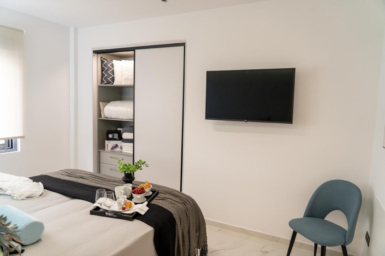 The Lop Athens Holidays Luxury Suites Exterior photo