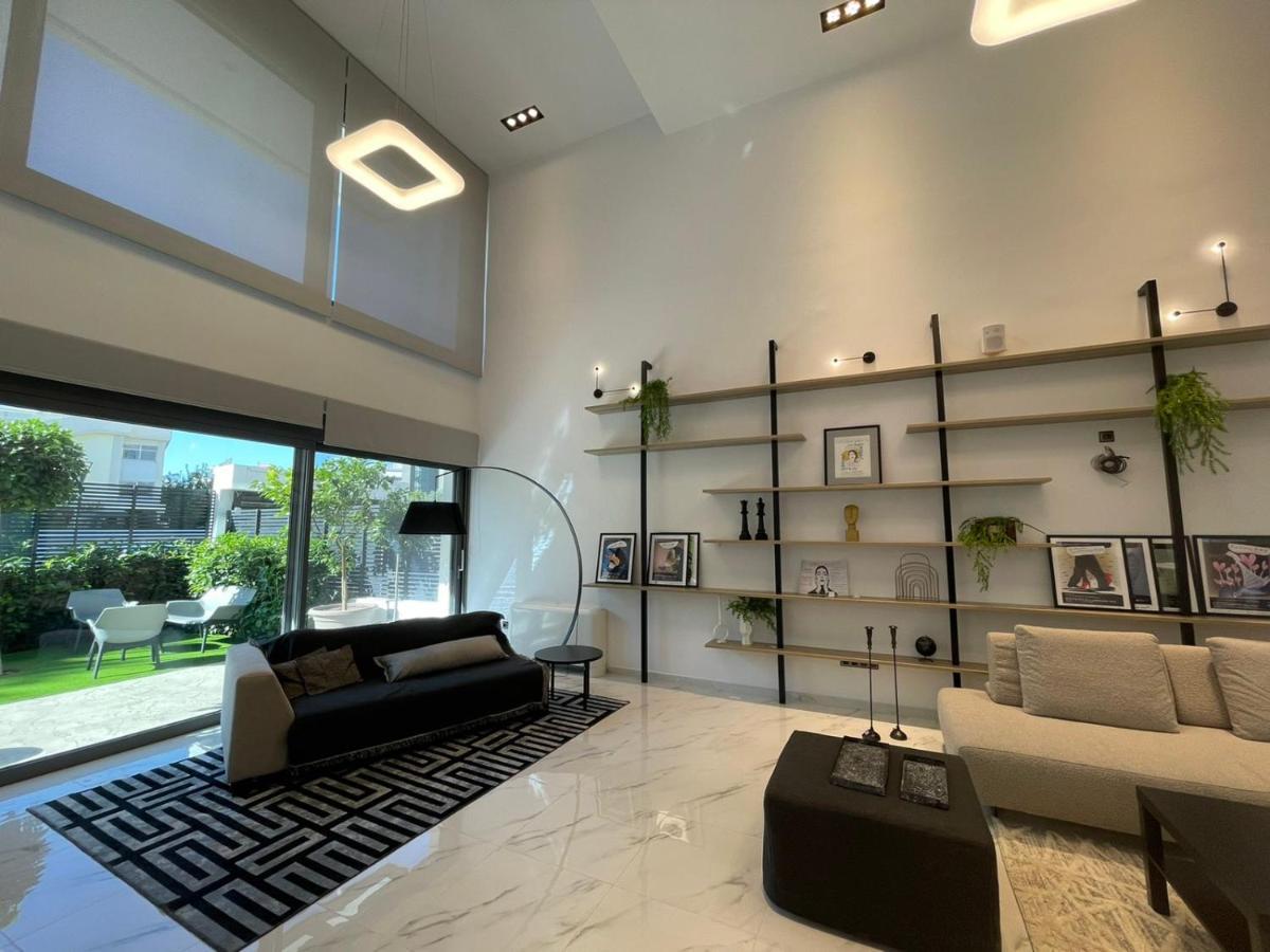 The Lop Athens Holidays Luxury Suites Exterior photo