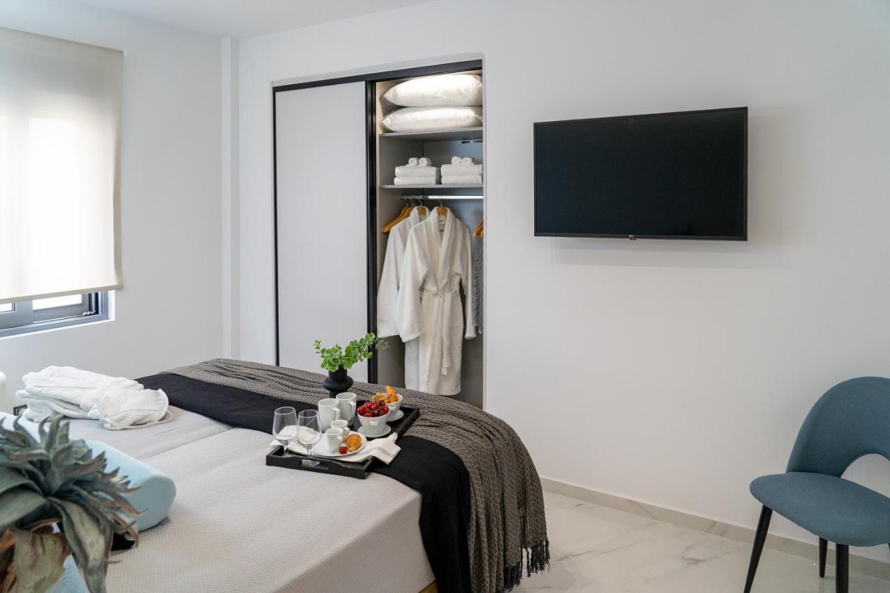 The Lop Athens Holidays Luxury Suites Exterior photo