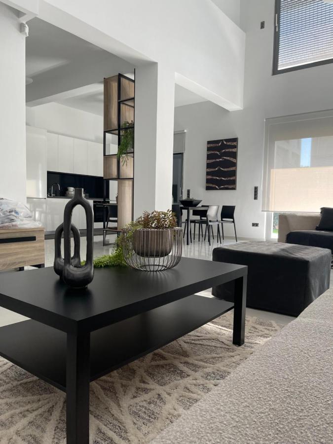 The Lop Athens Holidays Luxury Suites Exterior photo