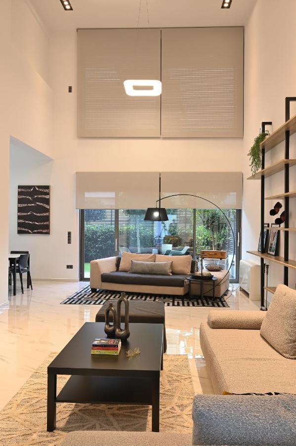 The Lop Athens Holidays Luxury Suites Exterior photo