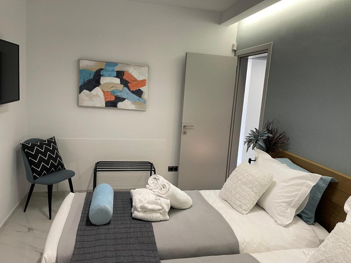 The Lop Athens Holidays Luxury Suites Exterior photo