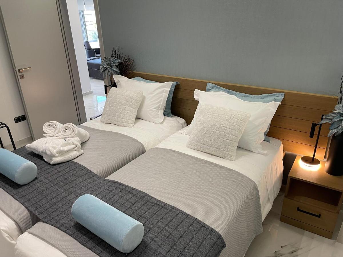 The Lop Athens Holidays Luxury Suites Exterior photo