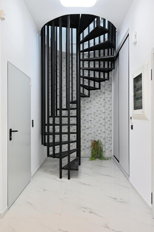 The Lop Athens Holidays Luxury Suites Exterior photo
