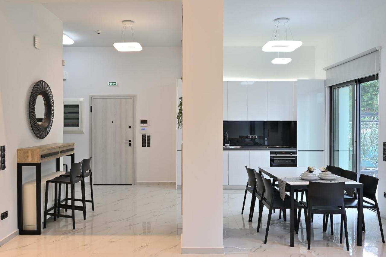The Lop Athens Holidays Luxury Suites Exterior photo