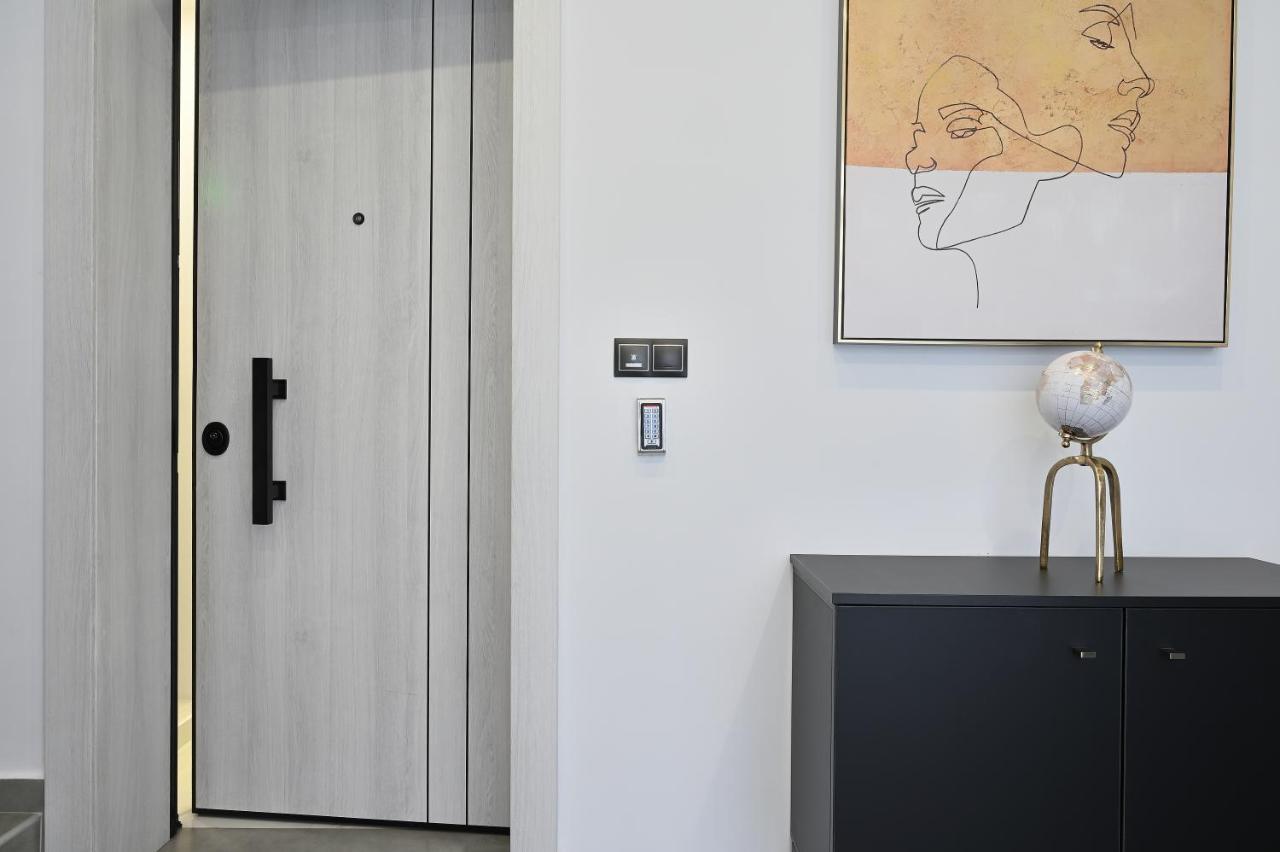 The Lop Athens Holidays Luxury Suites Exterior photo