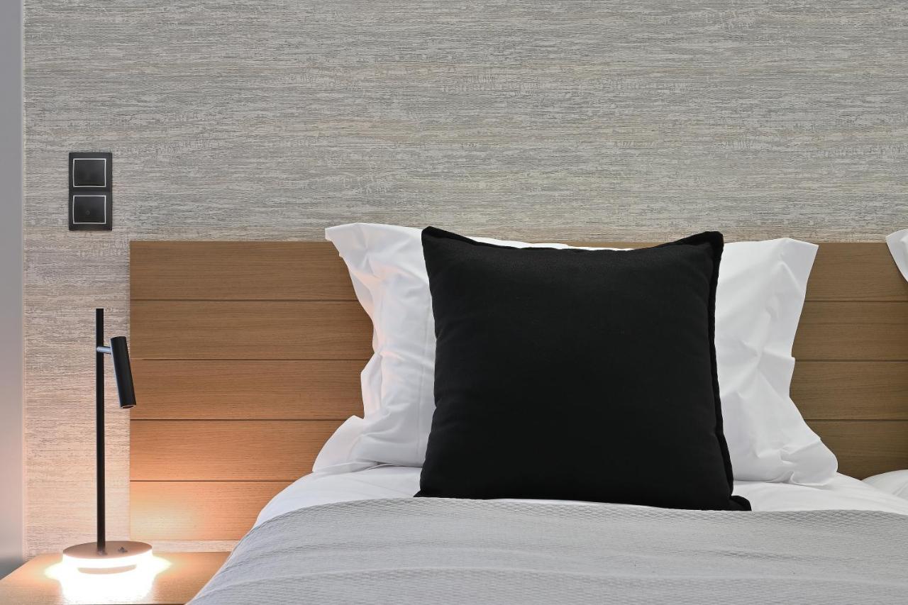 The Lop Athens Holidays Luxury Suites Exterior photo