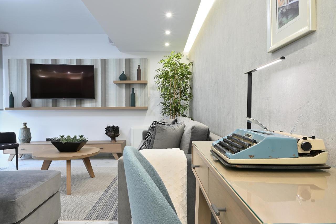 The Lop Athens Holidays Luxury Suites Exterior photo