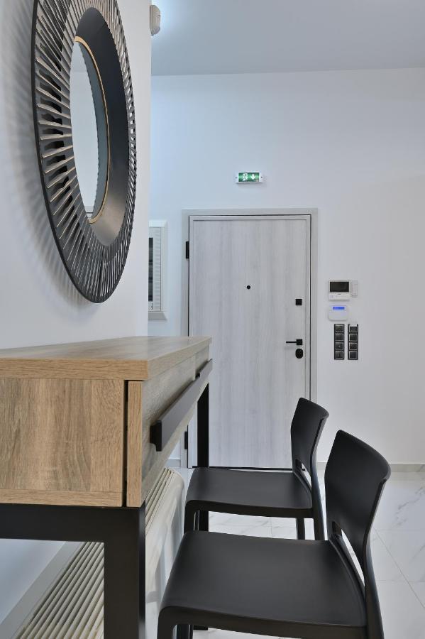 The Lop Athens Holidays Luxury Suites Exterior photo