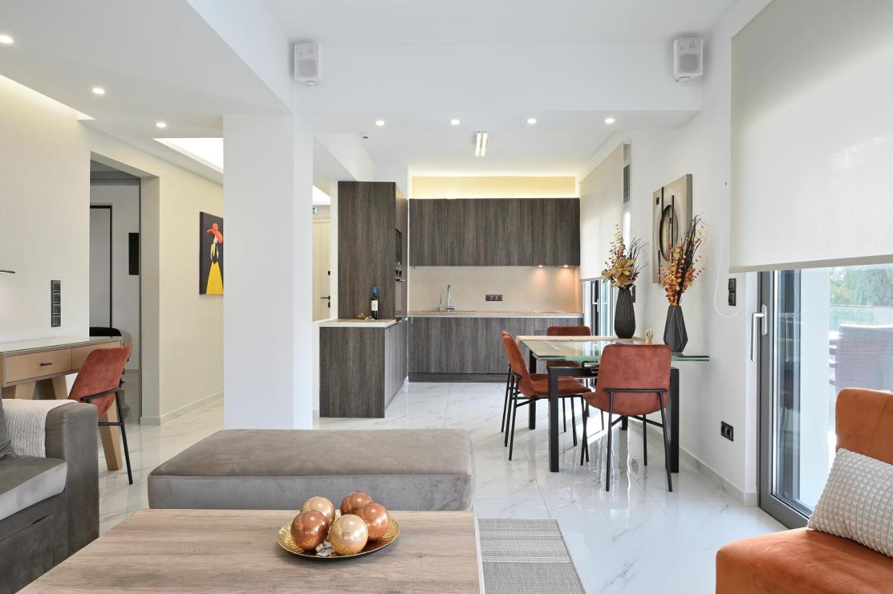 The Lop Athens Holidays Luxury Suites Exterior photo