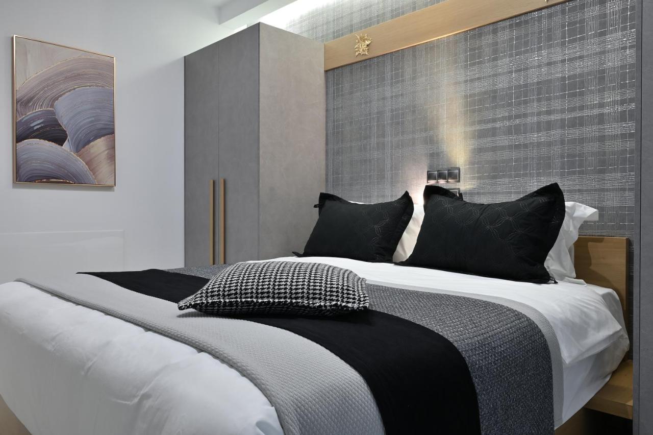The Lop Athens Holidays Luxury Suites Exterior photo