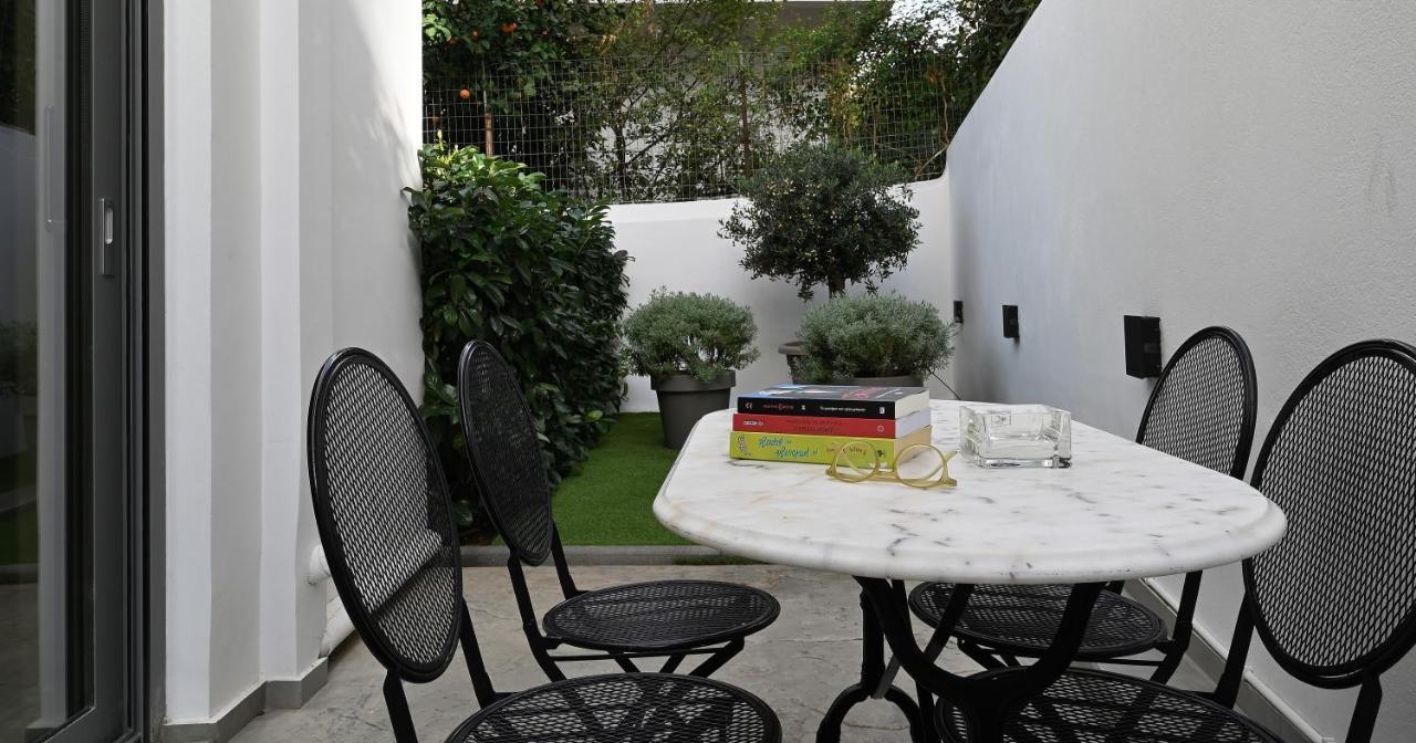 The Lop Athens Holidays Luxury Suites Exterior photo
